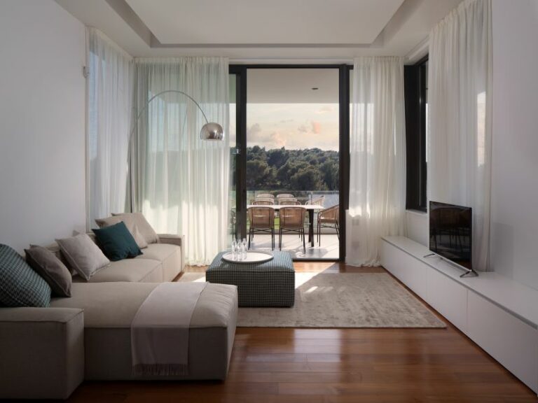 living-2nd-floor_0690-1.jpg
