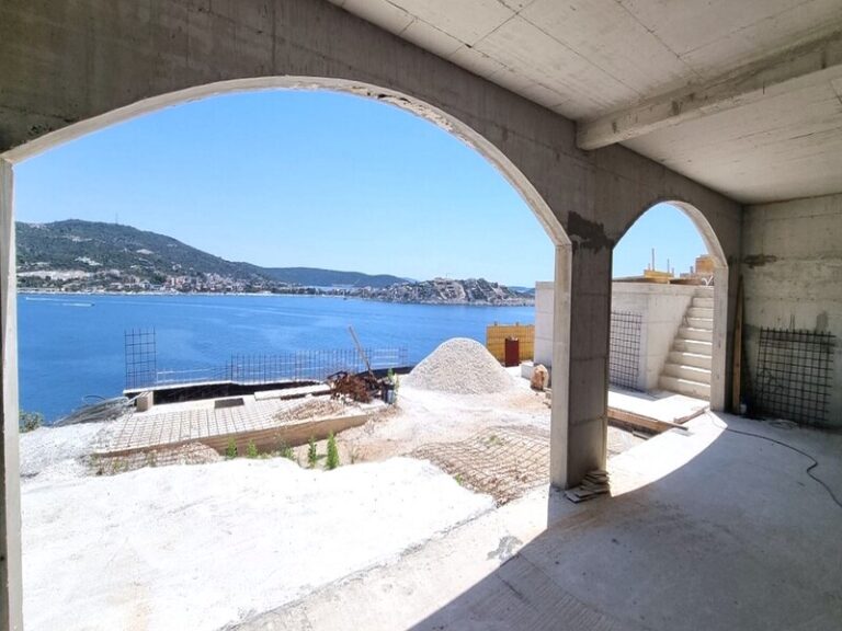 Villa boasting unobstructed sea views, vicinity of Rogoznica, for sale (1)