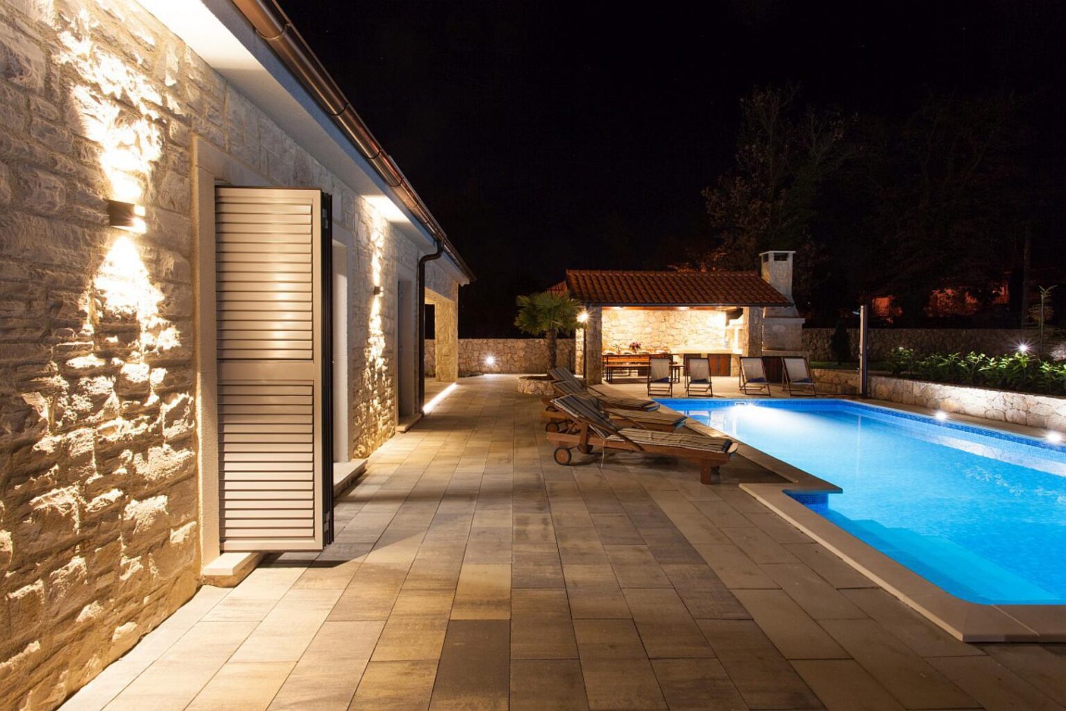 night house view and pool
