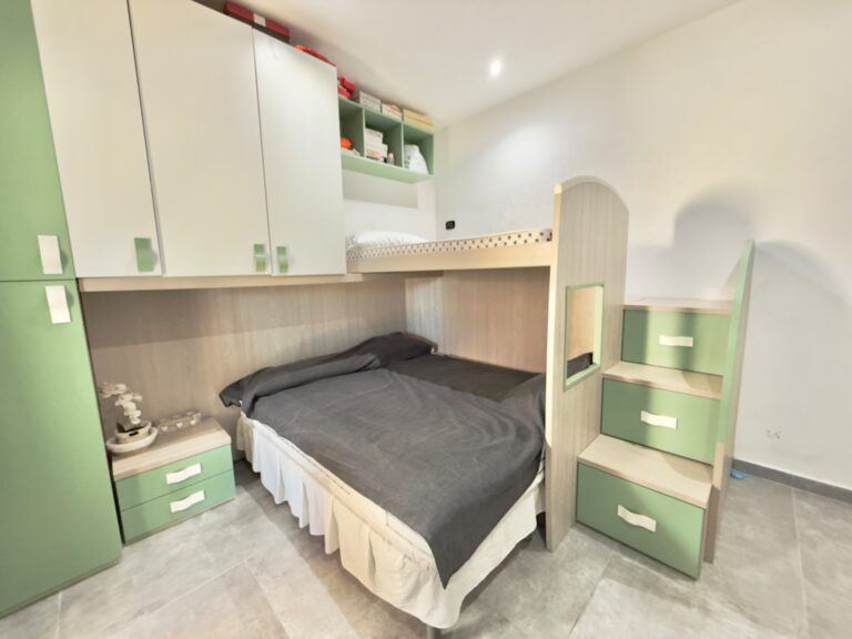 bedroom green